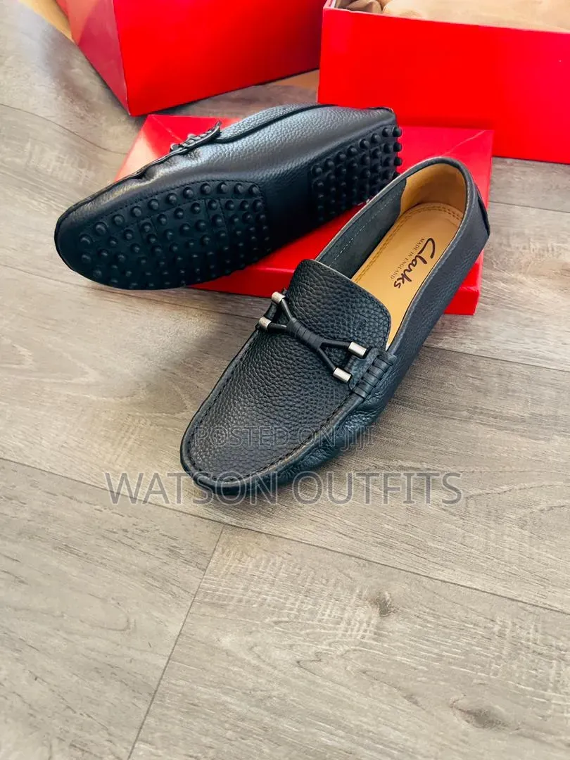 Men's Leather Shoes or Loafers Purely Leathered Lv Clarks and Gucci