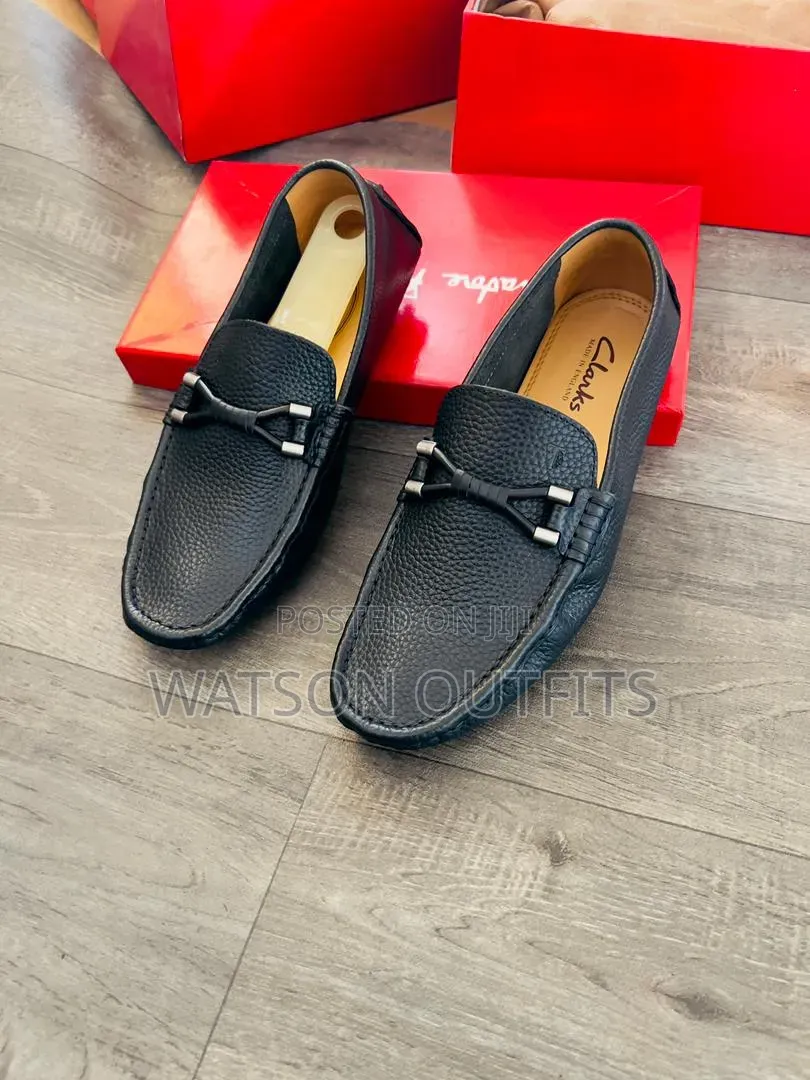 Men's Leather Shoes or Loafers Purely Leathered Lv Clarks and Gucci