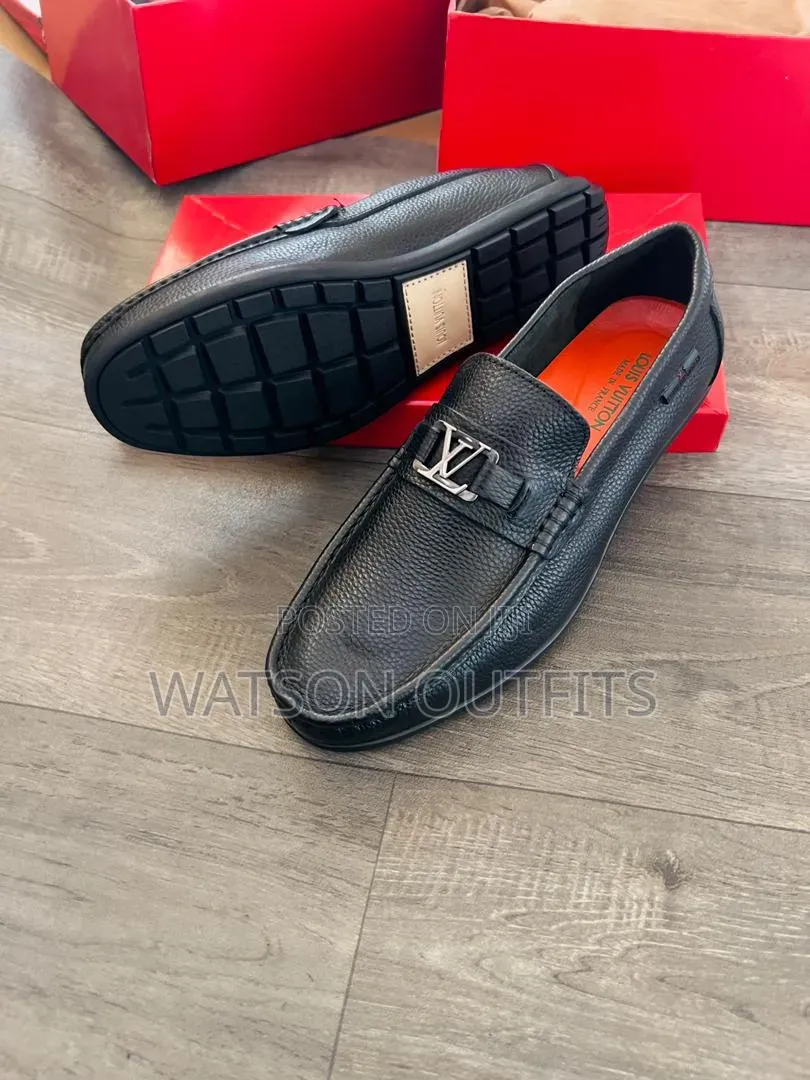 Men's Leather Shoes or Loafers Purely Leathered Lv Clarks and Gucci