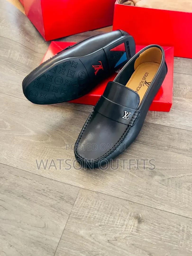 Men's Leather Shoes or Loafers Purely Leathered Lv Clarks and Gucci