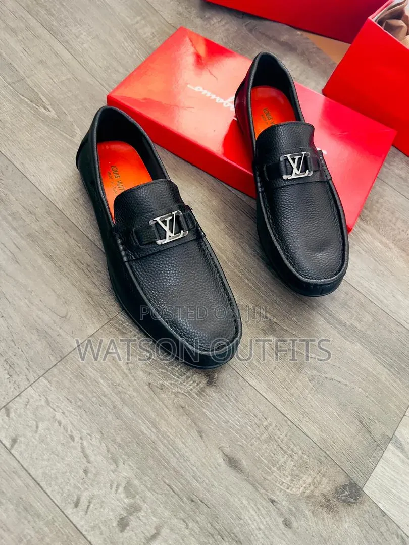 Men's Leather Shoes or Loafers Purely Leathered Lv Clarks and Gucci