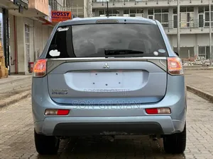 Mitsubishi Outlander 2014 Blue