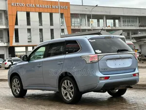 Mitsubishi Outlander 2014 Blue