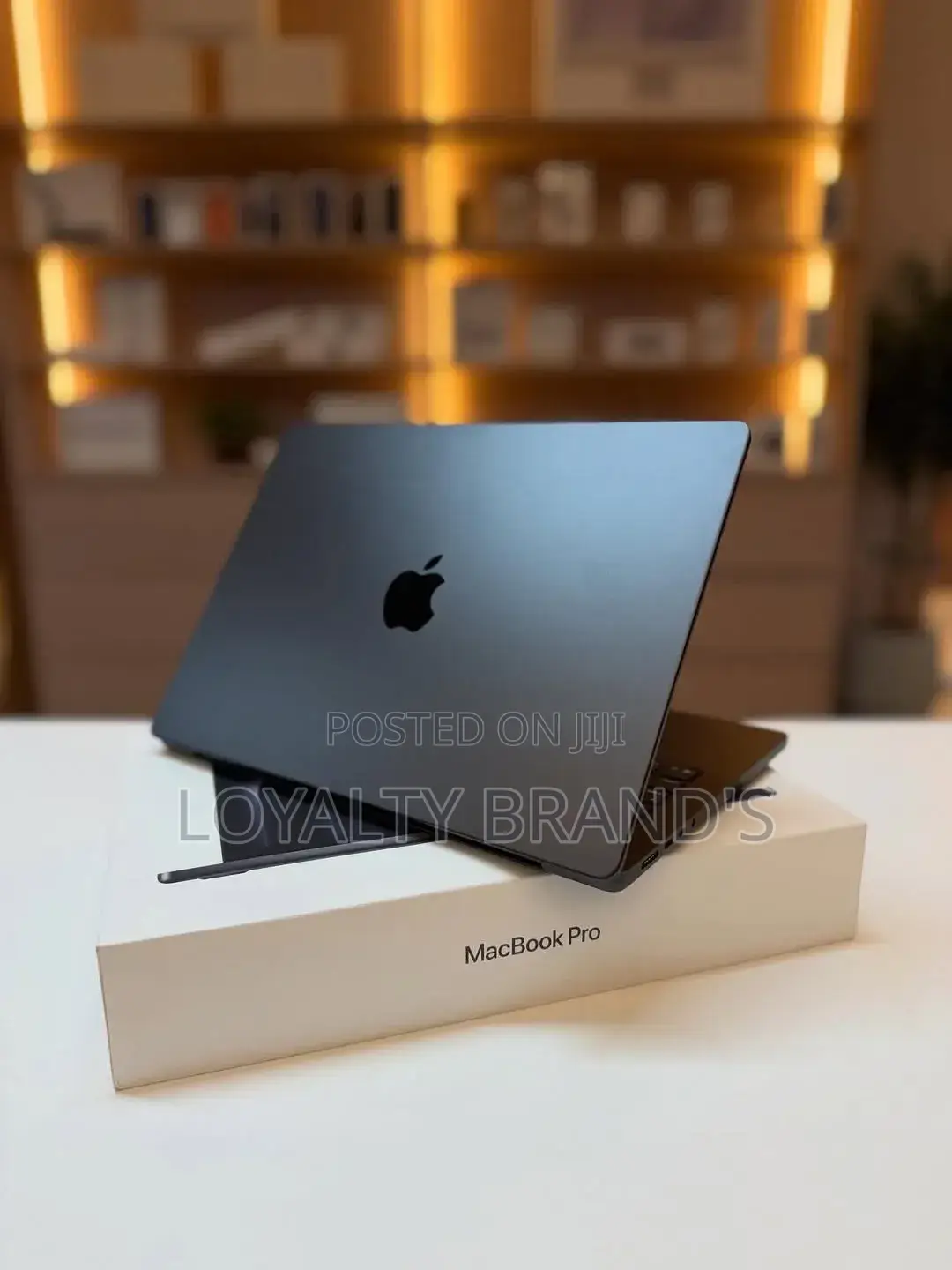 New Laptop Apple MacBook Pro 2025 M5 36GB Apple M5 Max SSD 2T