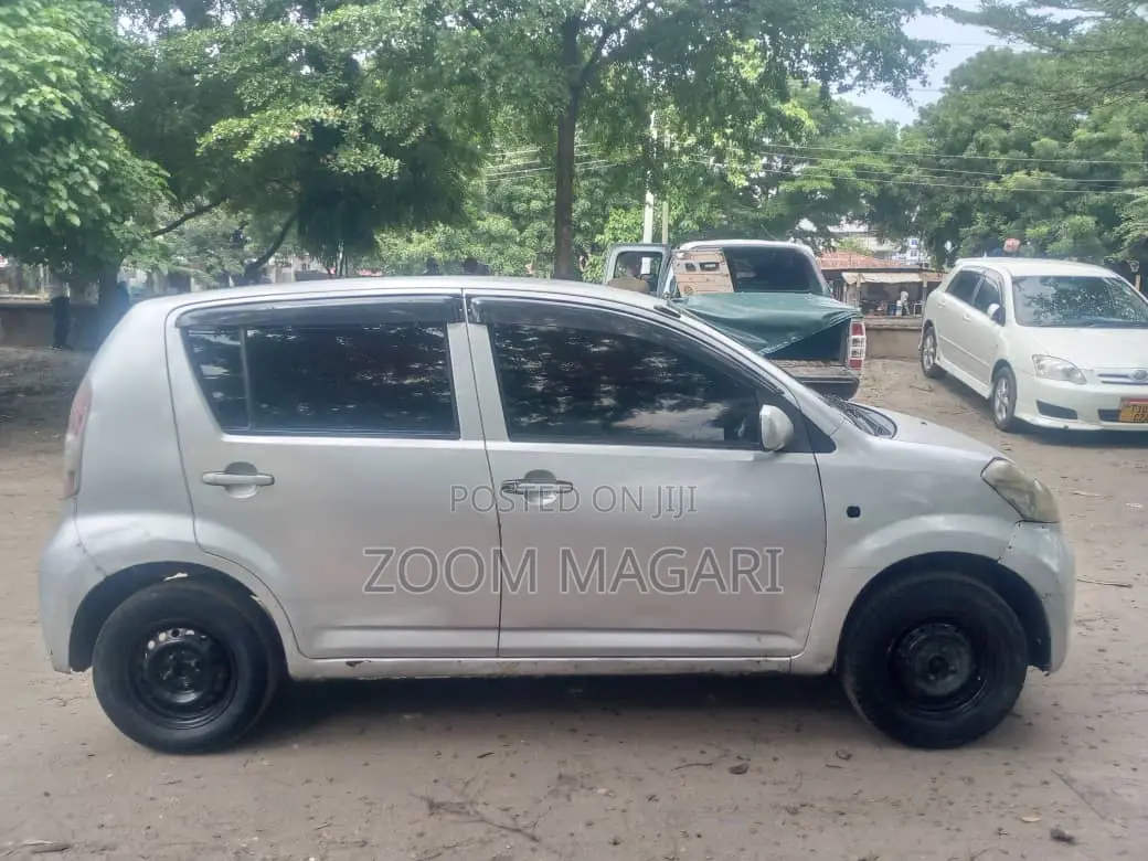 Toyota Passo 2005 Silver