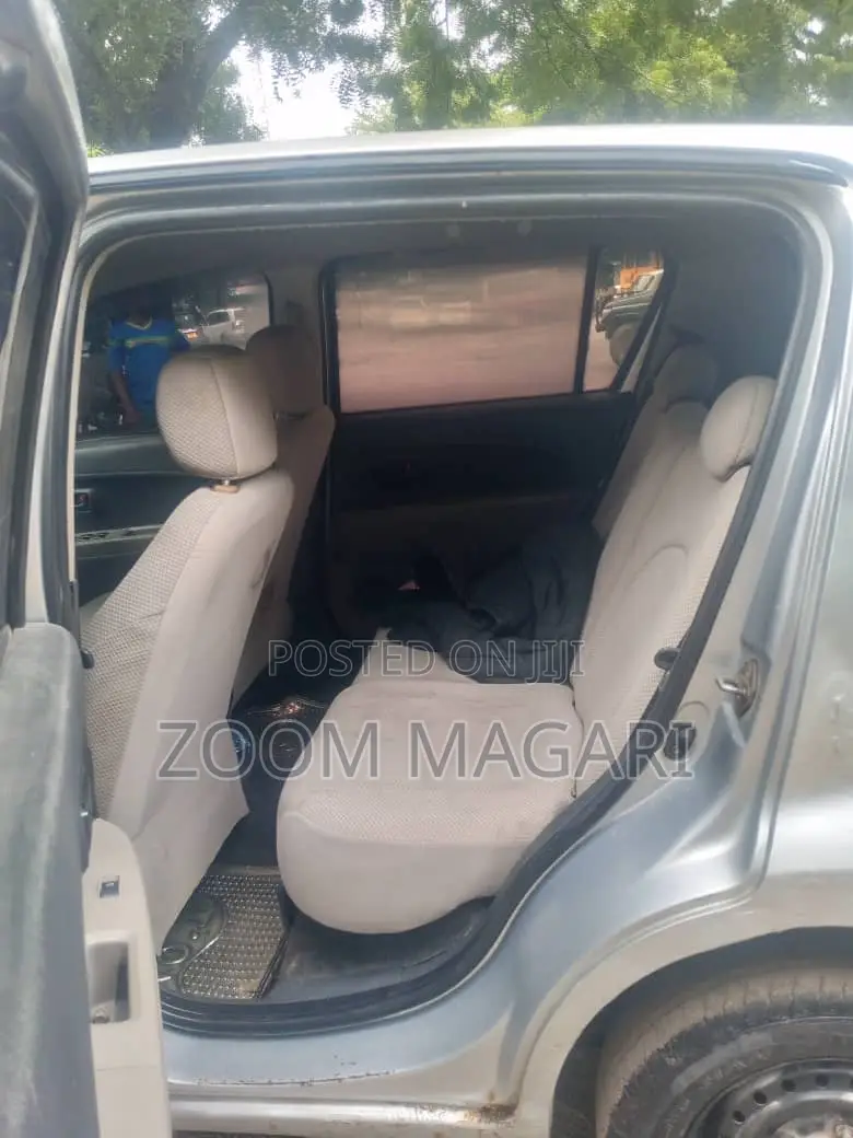 Toyota Passo 2005 Silver