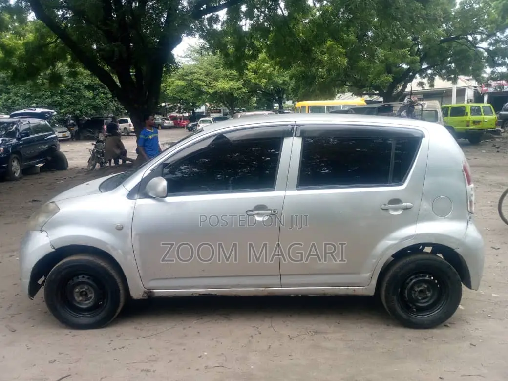Toyota Passo 2005 Silver