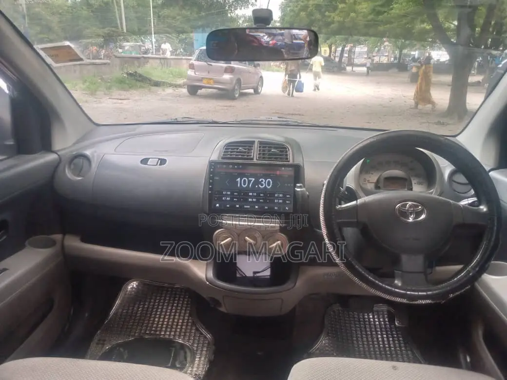 Toyota Passo 2005 Silver