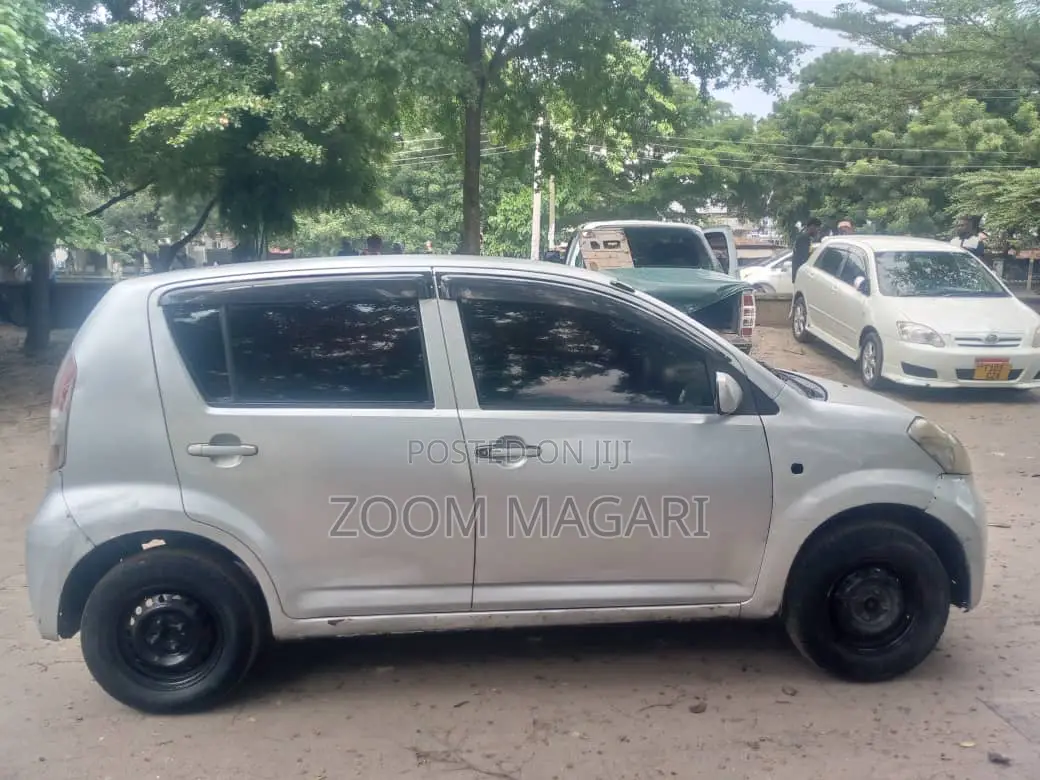 Toyota Passo 2005 Silver