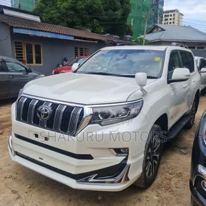 Toyota Land Cruiser Prado 2023 White