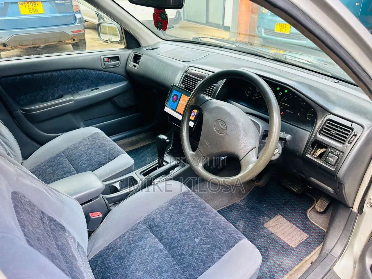 Toyota Carina 1.5 FWD Sedan 2000 Silver