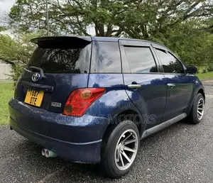 Toyota IST 2004 Blue