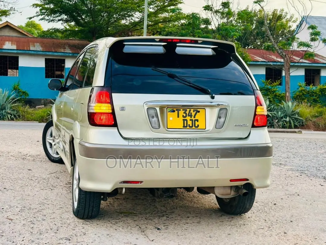 Toyota Nadia 2003 Gold