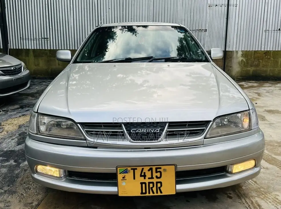 Toyota Carina 2000 Silver