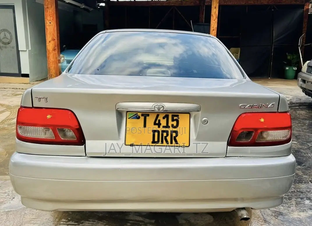 Toyota Carina 2000 Silver