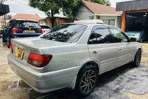 Toyota Carina 2000 Silver