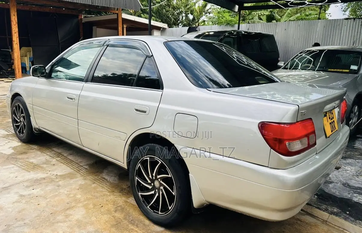 Toyota Carina 2000 Silver
