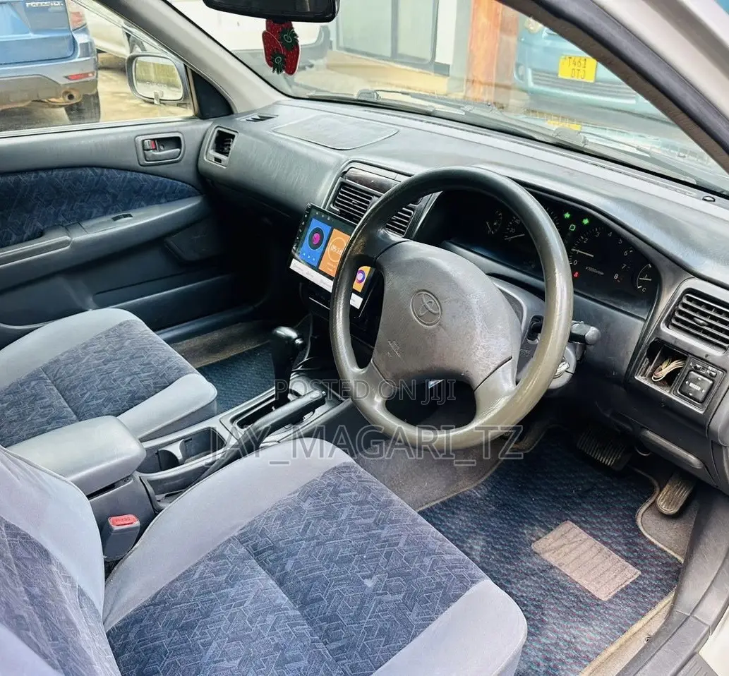 Toyota Carina 2000 Silver