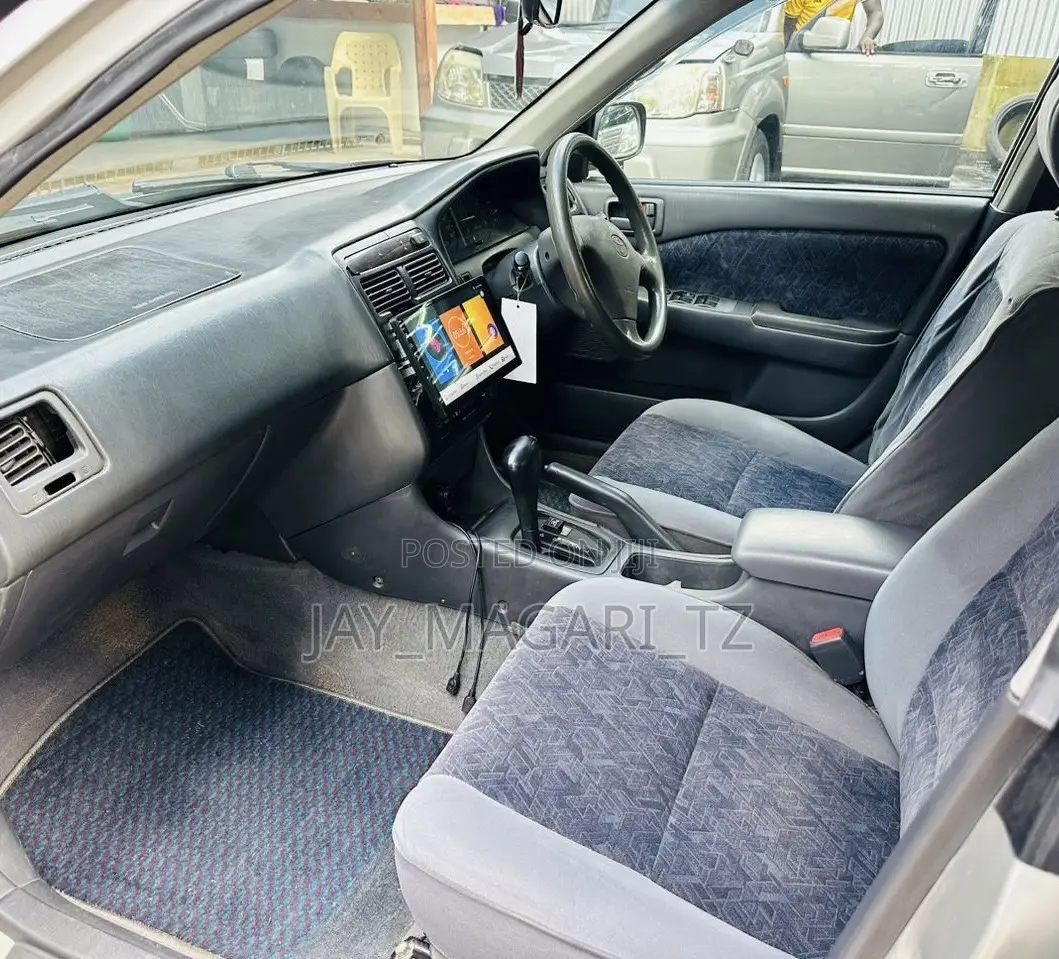 Toyota Carina 2000 Silver