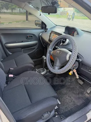Toyota IST 2004 Gold