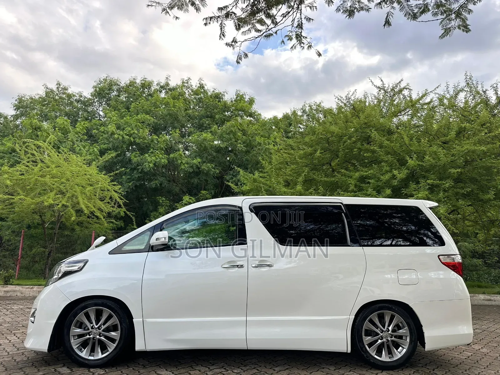 Toyota Alphard 2010 White