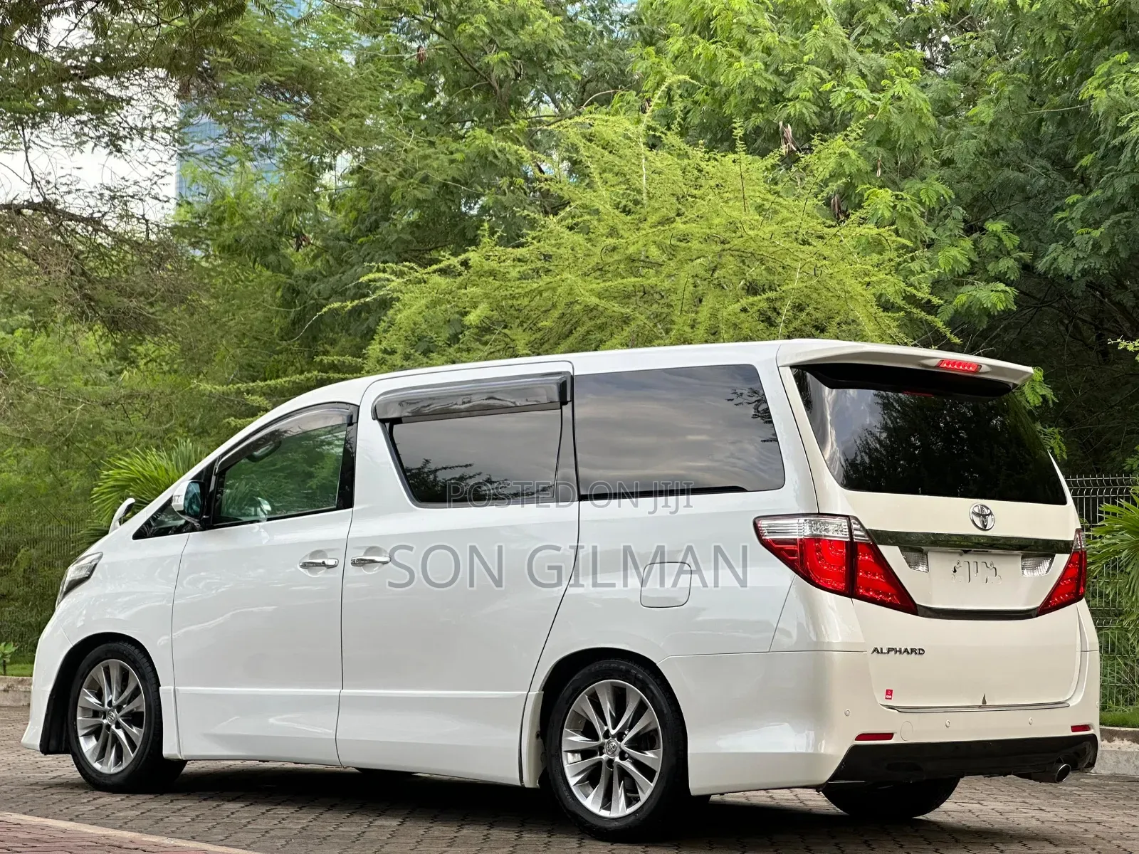 Toyota Alphard 2010 White