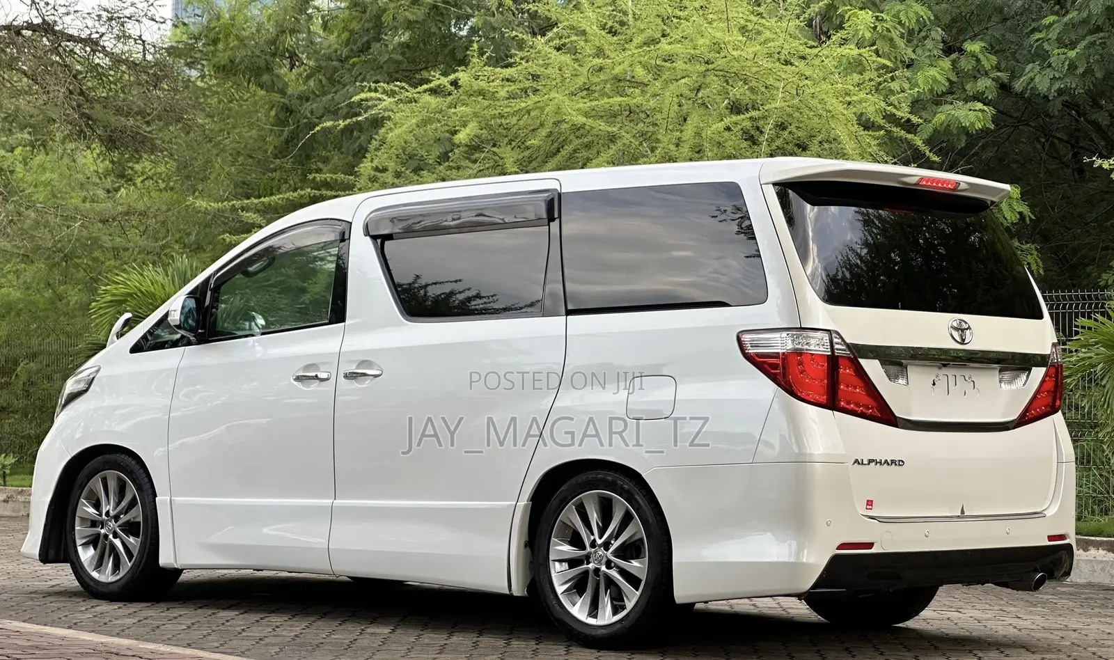 Toyota Alphard 2010 White