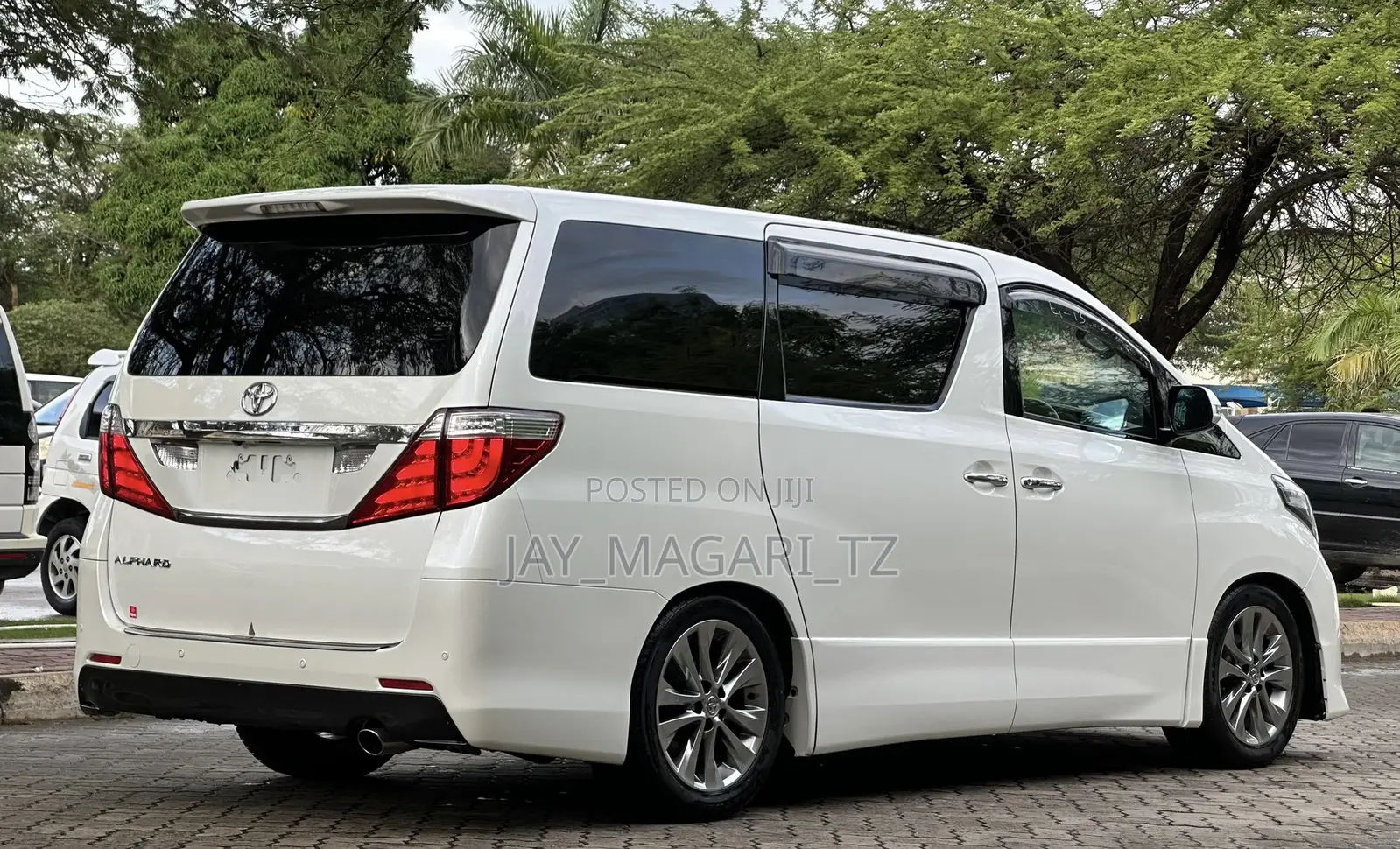 Toyota Alphard 2010 White