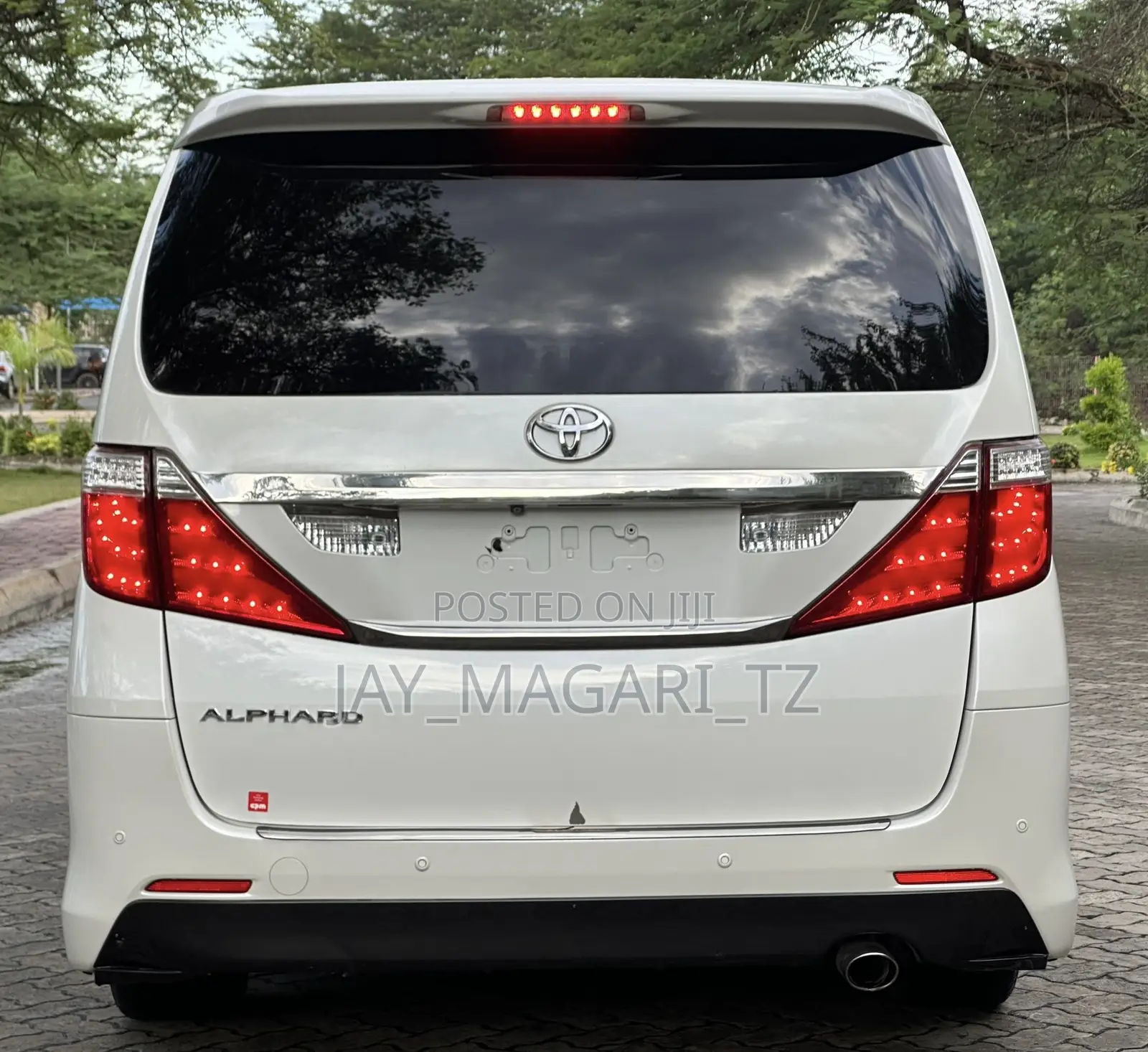 Toyota Alphard 2010 White