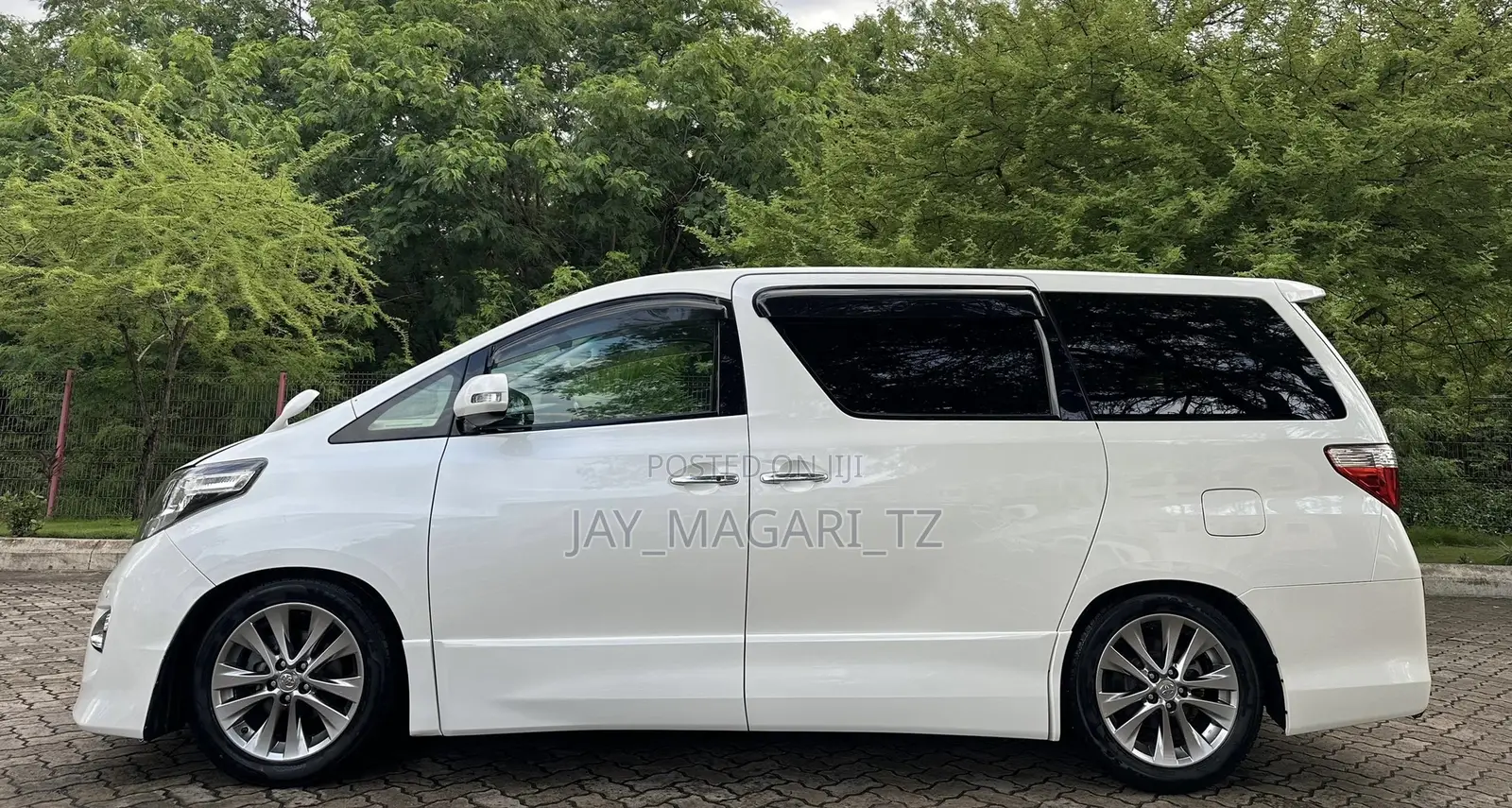Toyota Alphard 2010 White