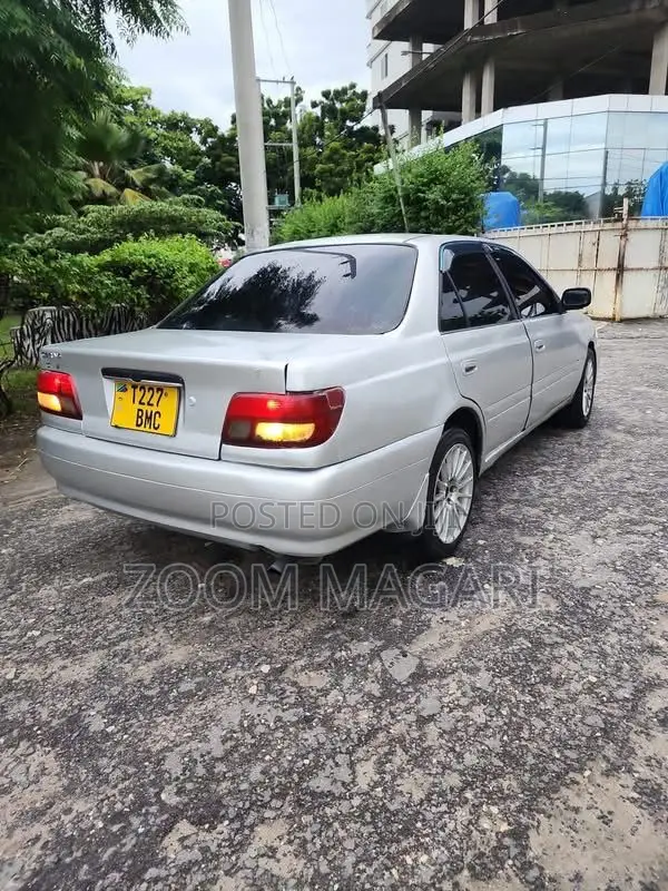 Toyota Carina 2000 Silver