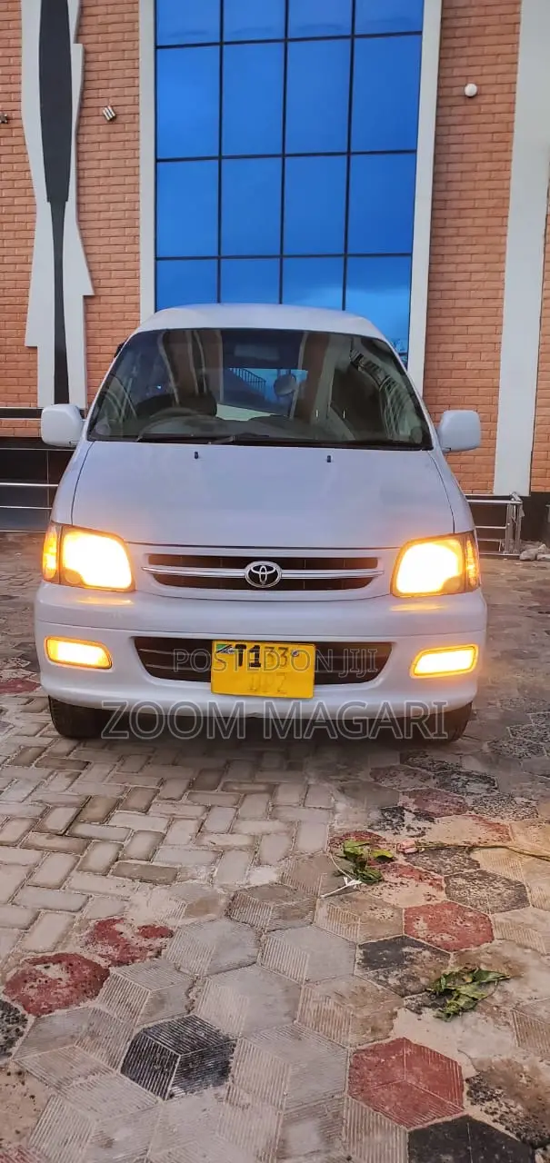 Toyota Noah 2001 White