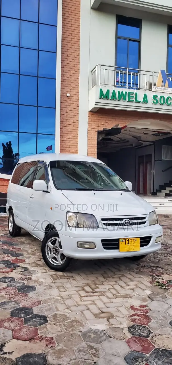 Toyota Noah 2001 White