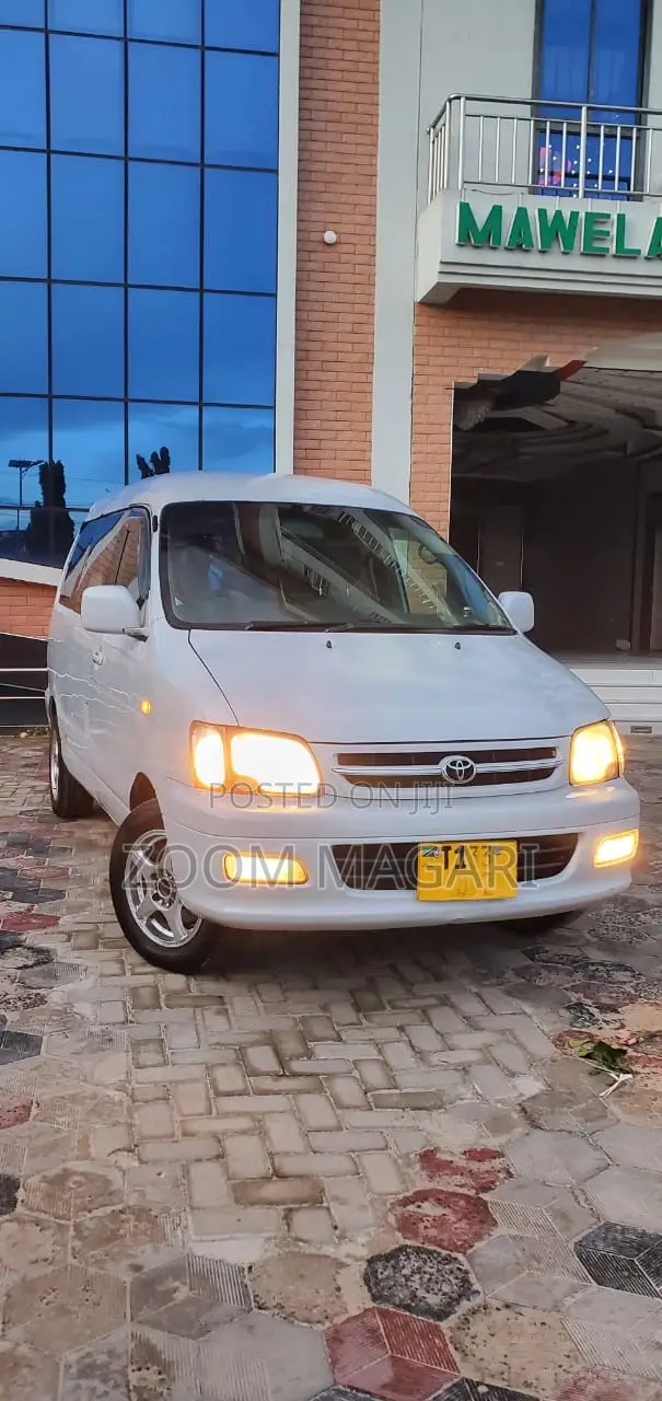 Toyota Noah 2001 White