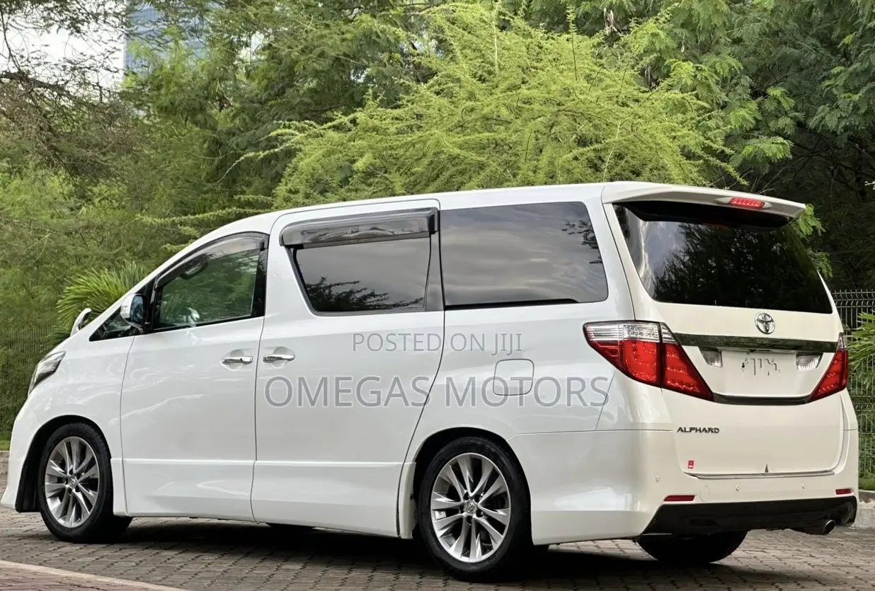 Toyota Alphard 2.4 Petrol FWD 2010 White