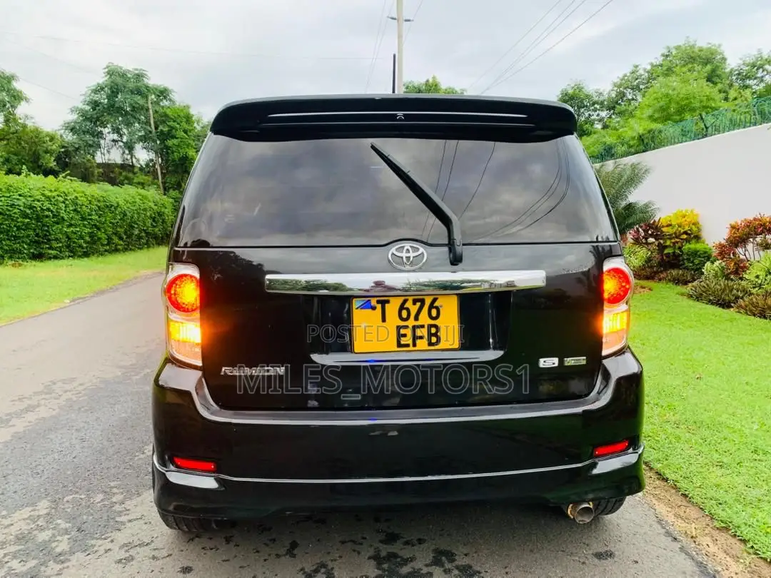 Toyota Corolla Rumion 2013 Black