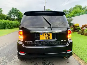Toyota Corolla Rumion 2013 Black
