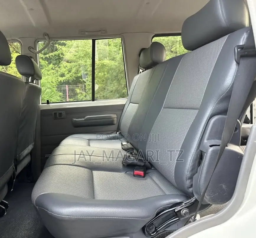 Toyota Land Cruiser 2016 White