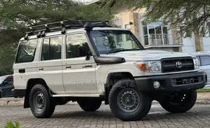 Toyota Land Cruiser 2016 White