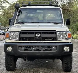 Toyota Land Cruiser 2016 White