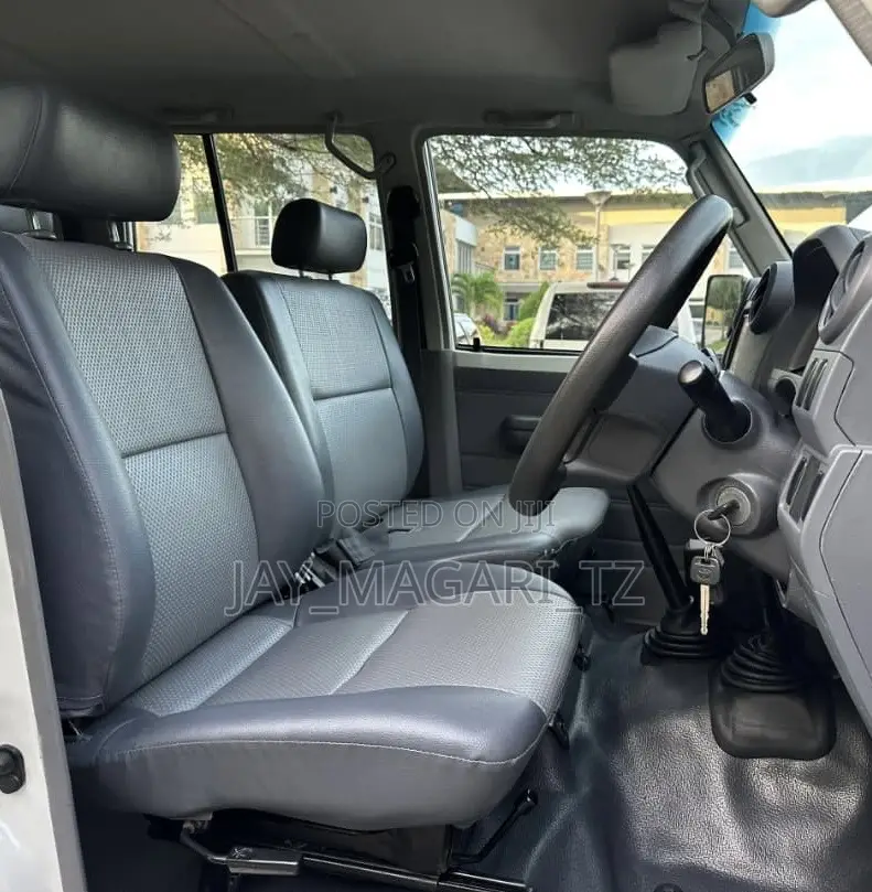 Toyota Land Cruiser 2016 White