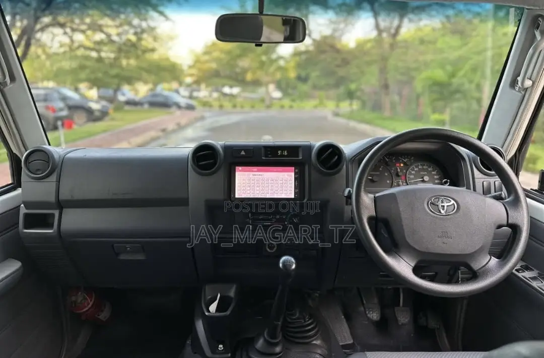 Toyota Land Cruiser 2016 White