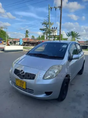 Toyota Vitz 2003 Silver