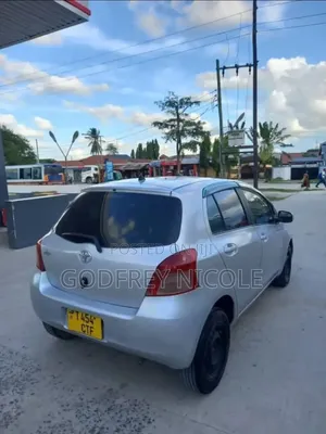 Toyota Vitz 2003 Silver