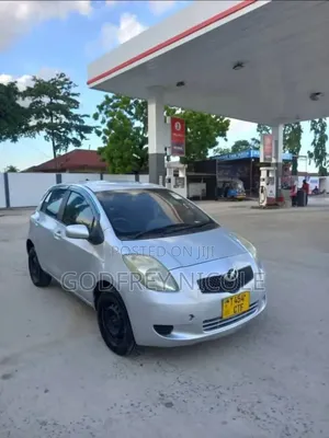 Toyota Vitz 2003 Silver