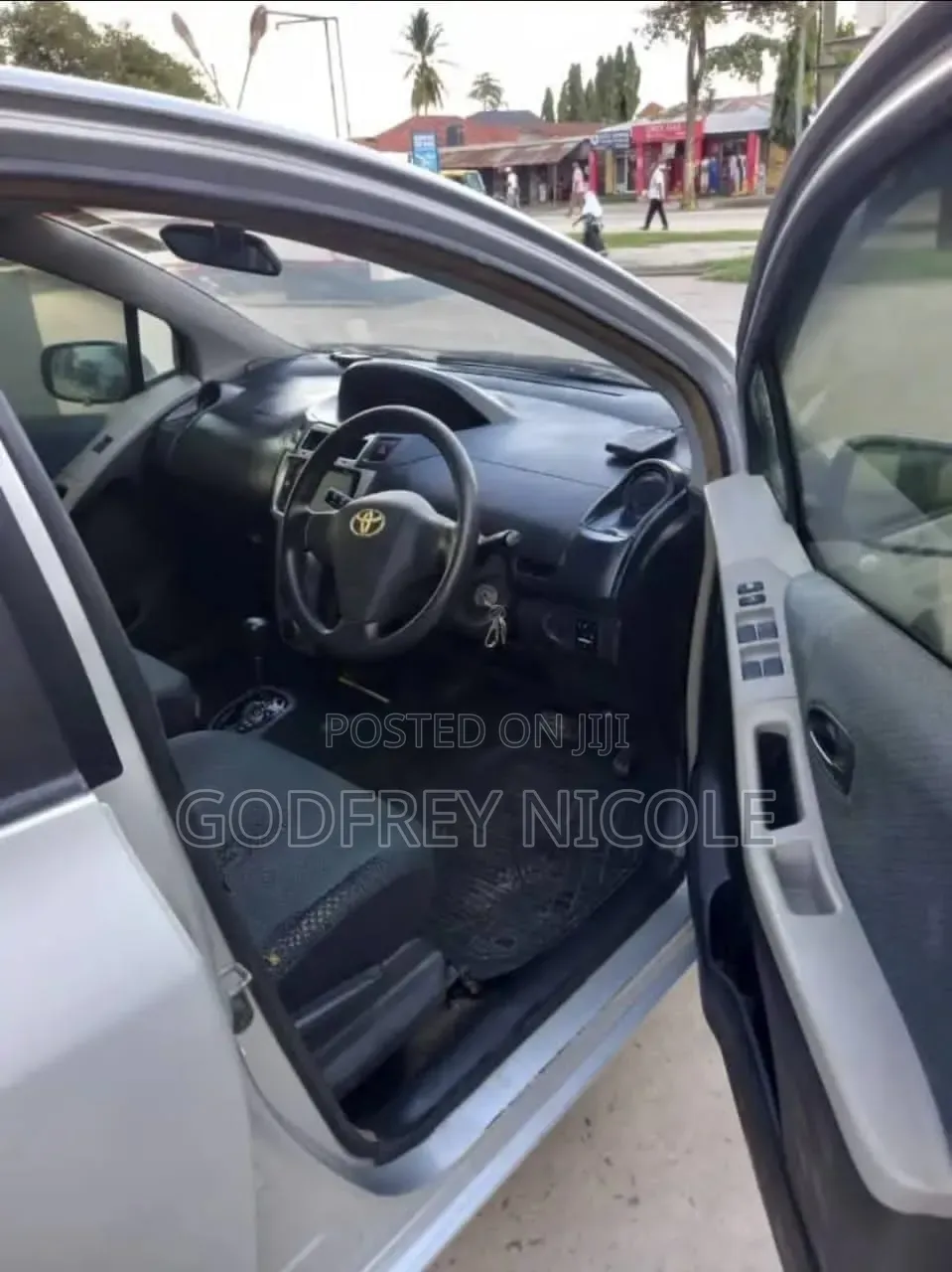 Toyota Vitz 2003 Silver