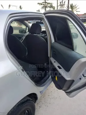 Toyota Vitz 2003 Silver