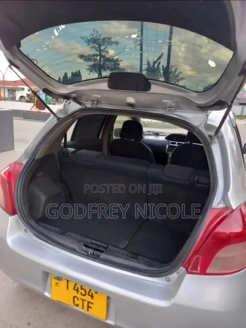 Toyota Vitz 2003 Silver