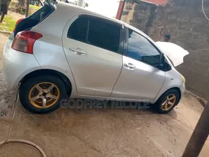 Toyota Vitz 2003 Silver