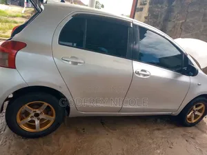 Toyota Vitz 2003 Silver